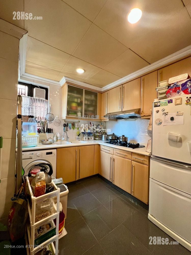 Castello Sell 3 Bedrooms , 2 Bathrooms 901 ft²