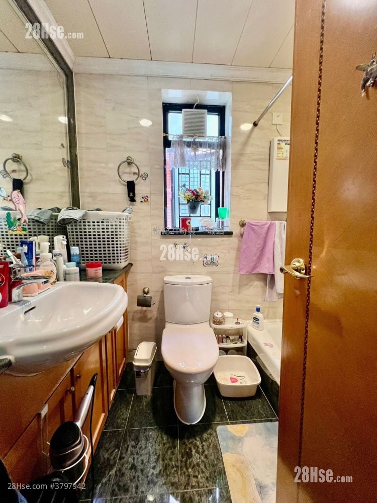 Castello Sell 3 Bedrooms , 2 Bathrooms 901 ft²