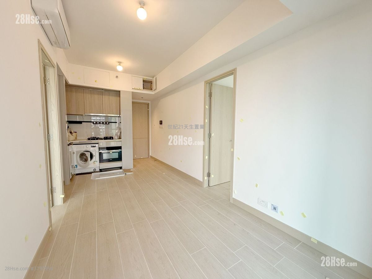 Gold Coast Bay Sell 2 Bedrooms , 1 Bathroom 441 ft²