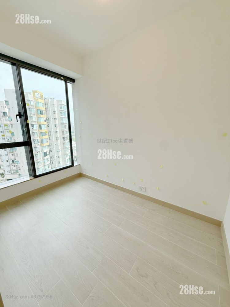 Gold Coast Bay Sell 2 Bedrooms , 1 Bathroom 441 ft²