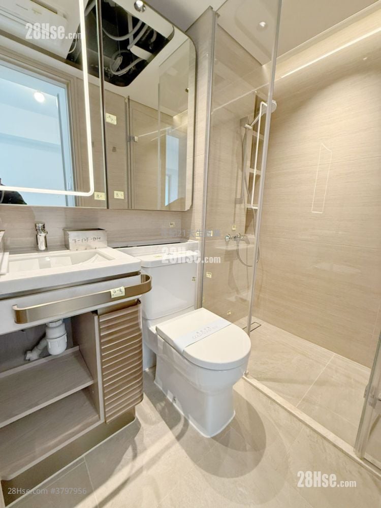 Gold Coast Bay Sell 2 Bedrooms , 1 Bathroom 441 ft²