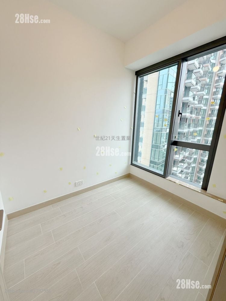 Gold Coast Bay Sell 2 Bedrooms , 1 Bathroom 441 ft²