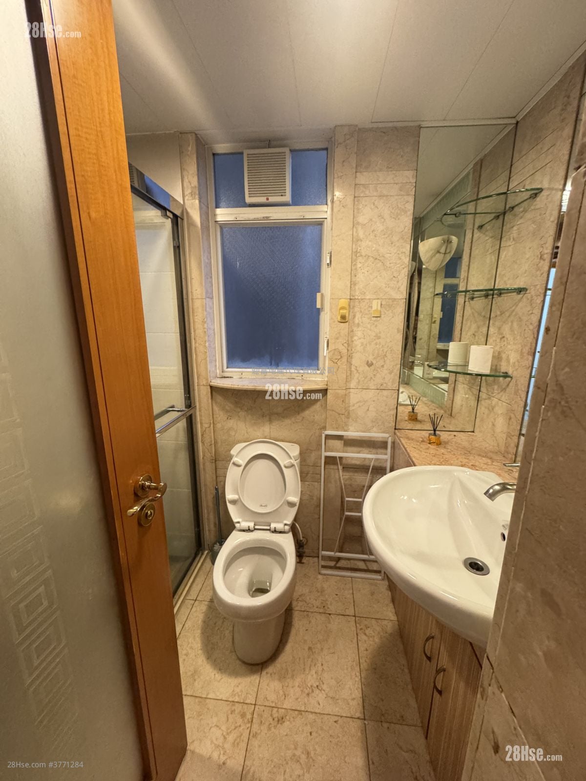 海逸豪园 租盘 4 房 , 2 浴室 880 平方尺