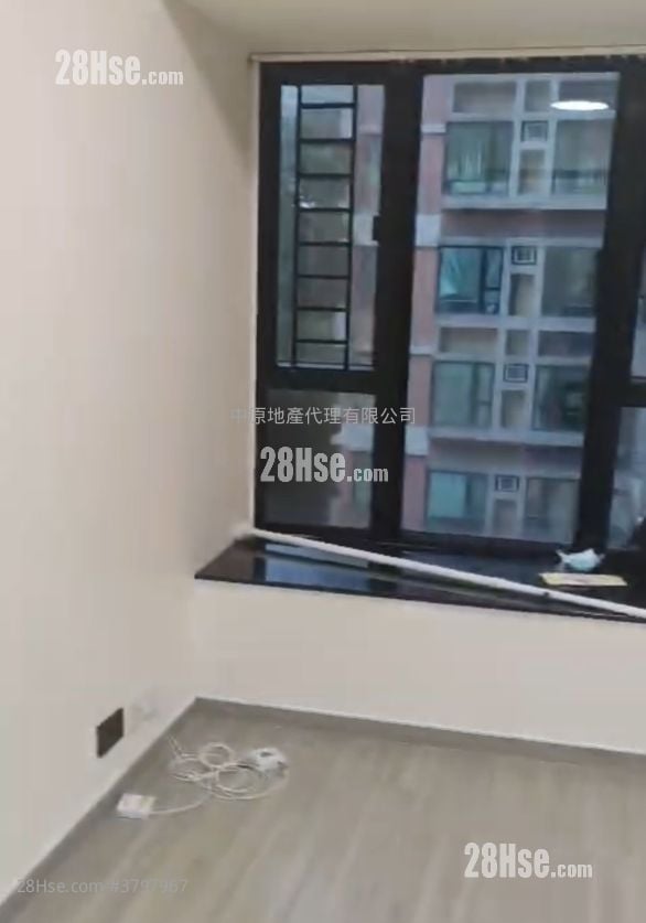 Scenic View Sell 2 Bedrooms , 1 Bathroom 464 ft²