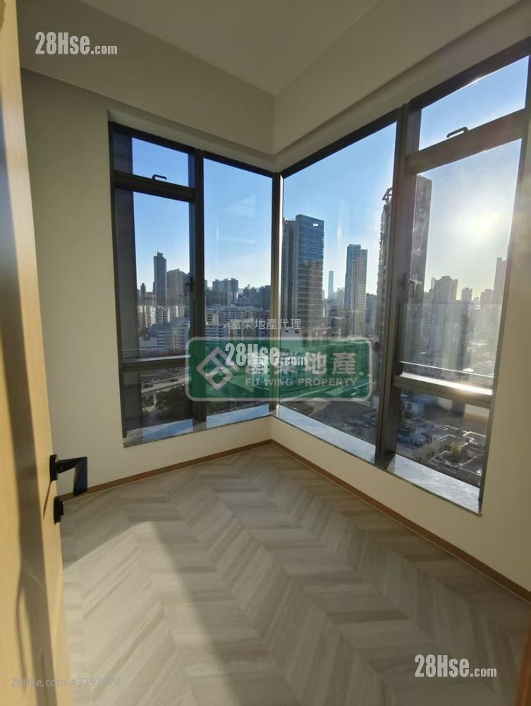 Eight Southpark Sell 2 Bedrooms 351 ft²