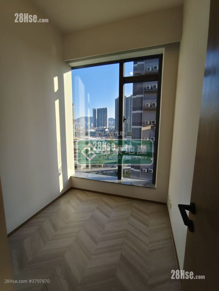 Eight Southpark Sell 2 Bedrooms 351 ft²