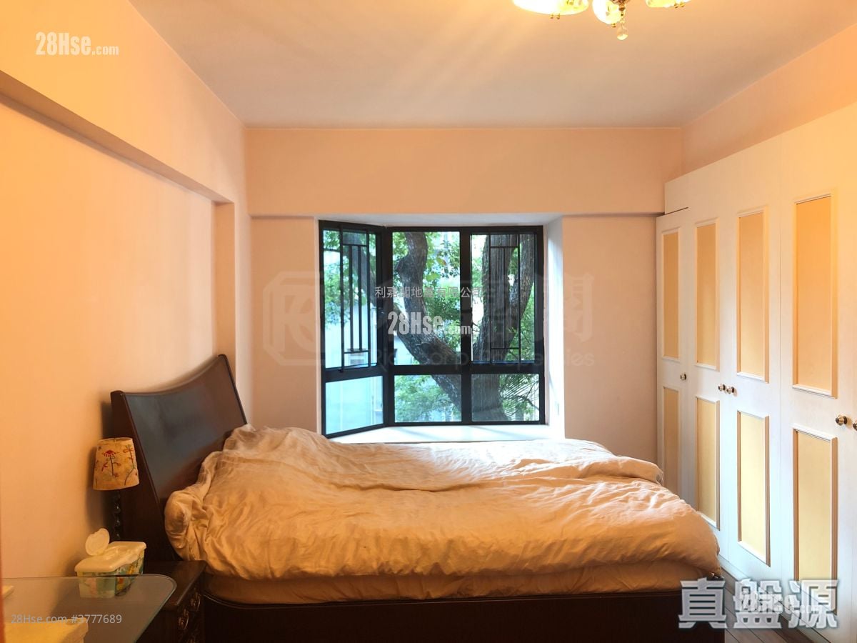 Imperial Court Sell 3 Bedrooms 959 ft²