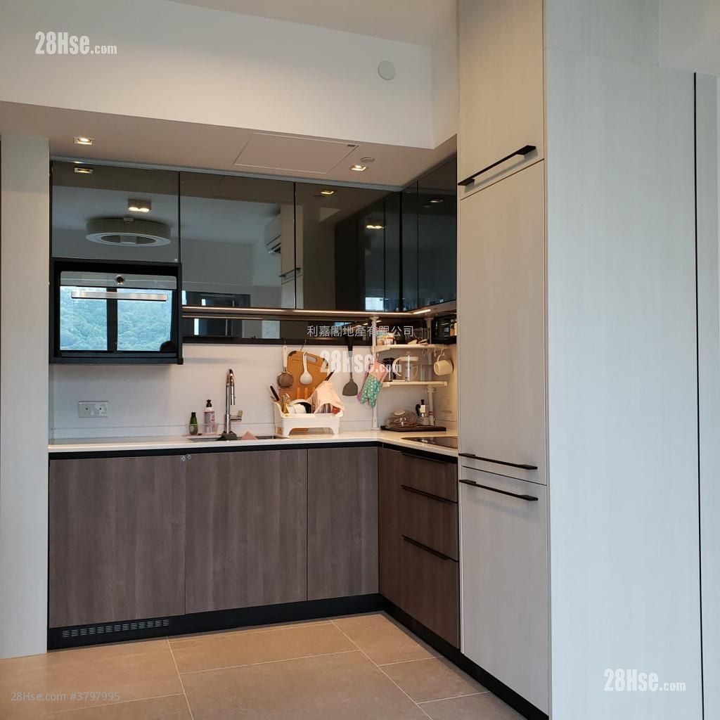 St Martin Sell 1 Bedroom , 1 Bathroom 477 ft²