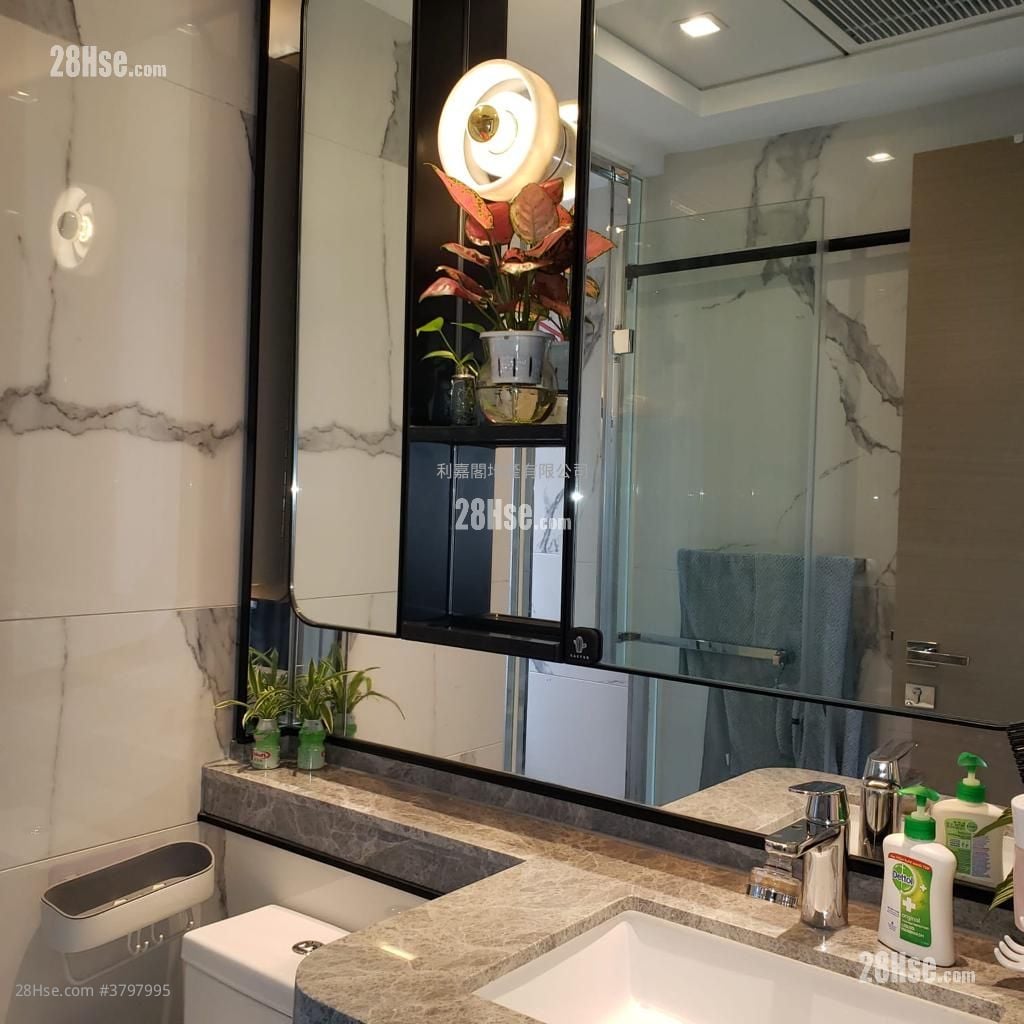 St Martin Sell 1 Bedroom , 1 Bathroom 477 ft²