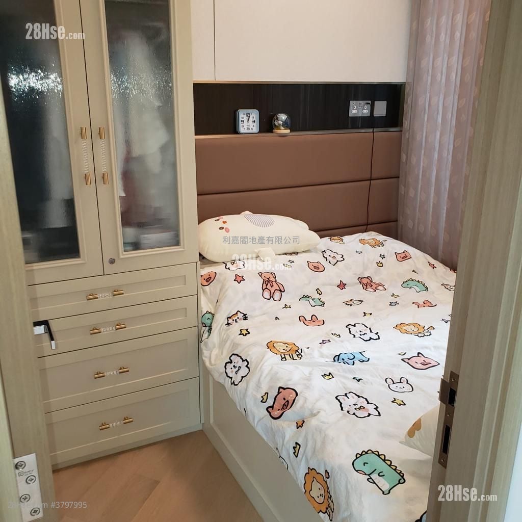 St Martin Sell 1 Bedroom , 1 Bathroom 477 ft²