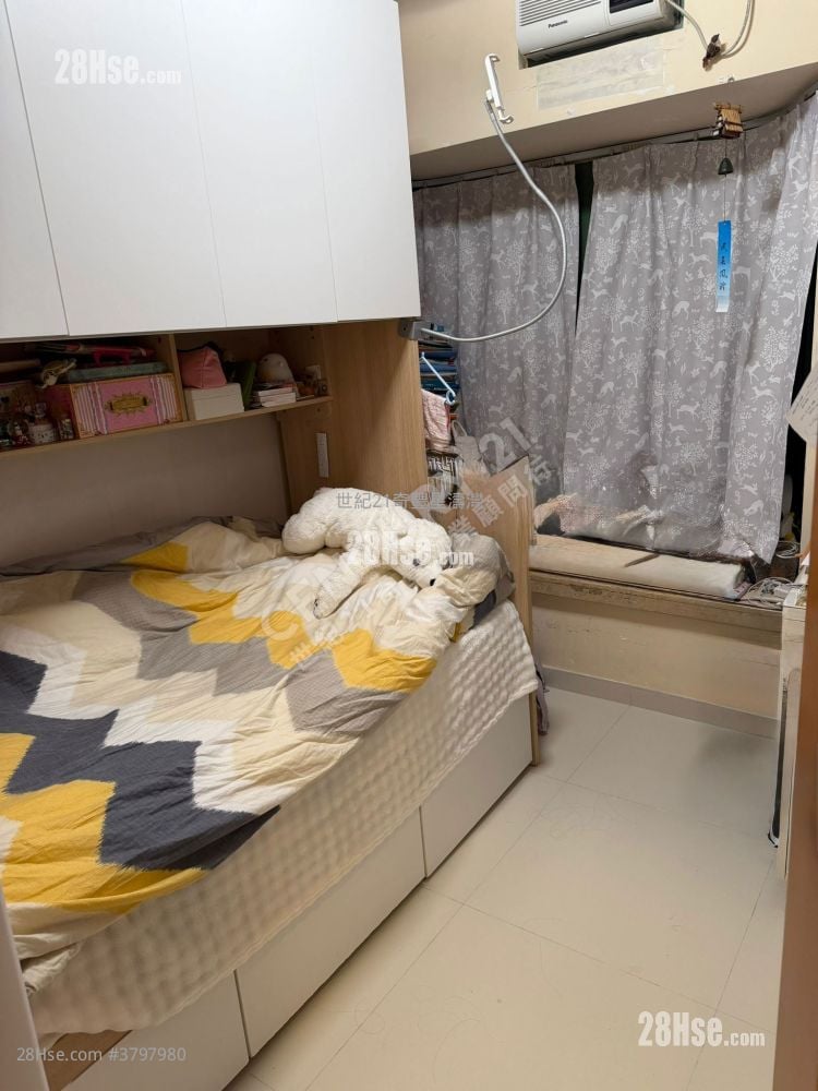 Vista Paradiso Sell 3 Bedrooms , 2 Bathrooms 733 ft²