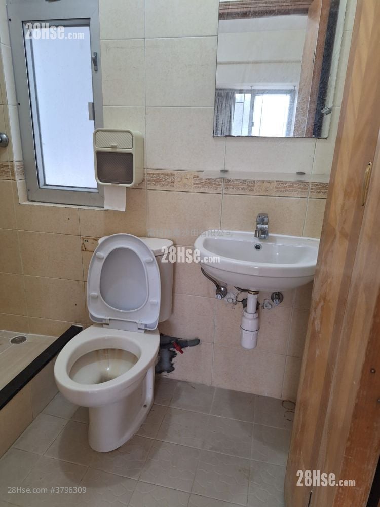 金狮花园 租盘 2 房 , 1 浴室 306 平方尺