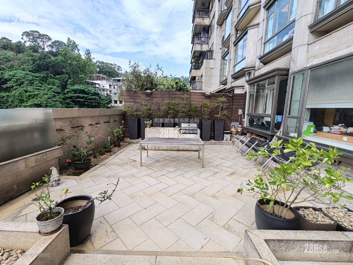 The Great Hill Sell 4 Bedrooms , 3 Bathrooms 2,580 ft²