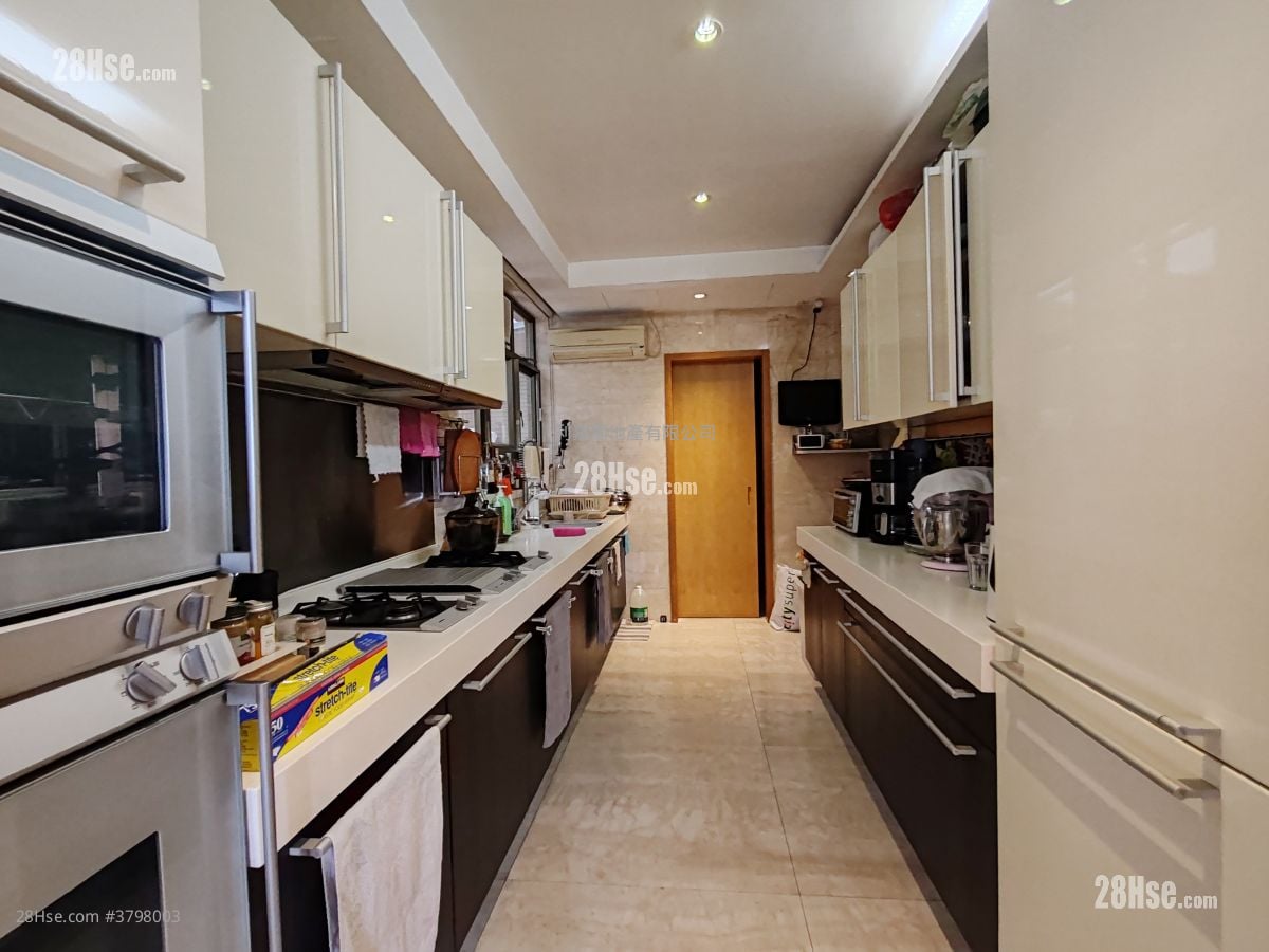 The Great Hill Sell 4 Bedrooms , 3 Bathrooms 2,580 ft²