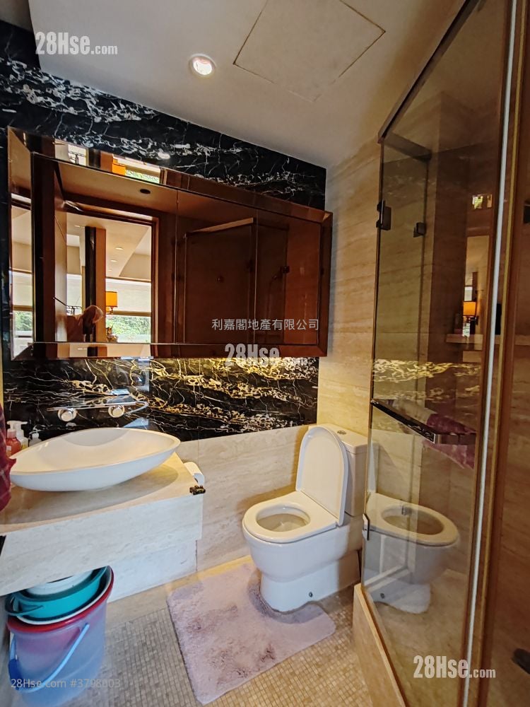 The Great Hill Sell 4 Bedrooms , 3 Bathrooms 2,580 ft²