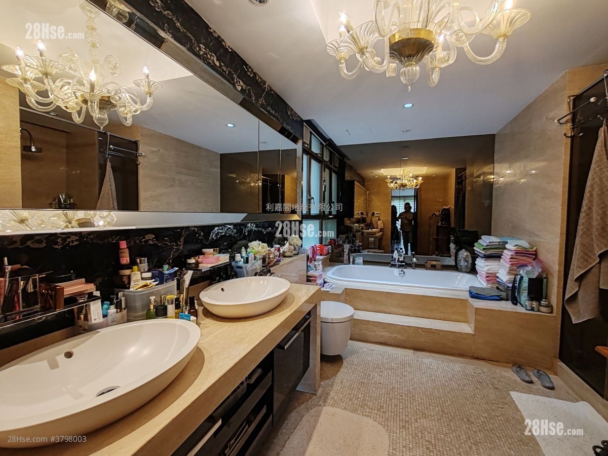 The Great Hill Sell 4 Bedrooms , 3 Bathrooms 2,580 ft²