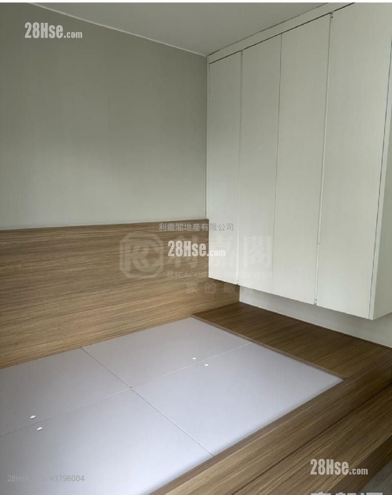 Nan Fung Sun Chuen Sell 3 Bedrooms , 2 Bathrooms 570 ft²