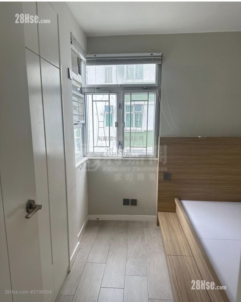 Nan Fung Sun Chuen Sell 3 Bedrooms , 2 Bathrooms 570 ft²