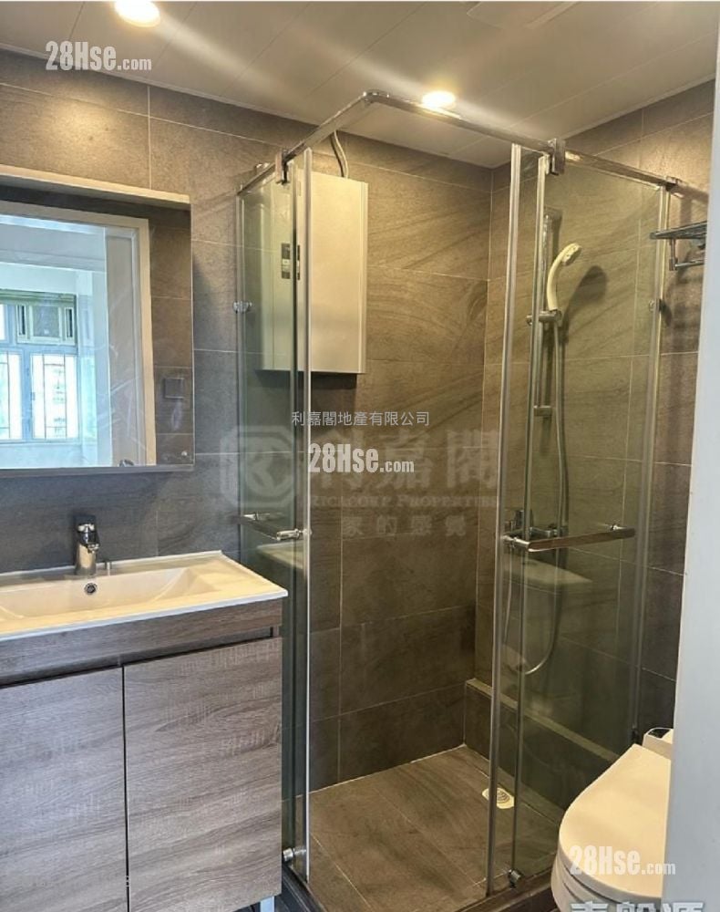 Nan Fung Sun Chuen Sell 3 Bedrooms , 2 Bathrooms 570 ft²