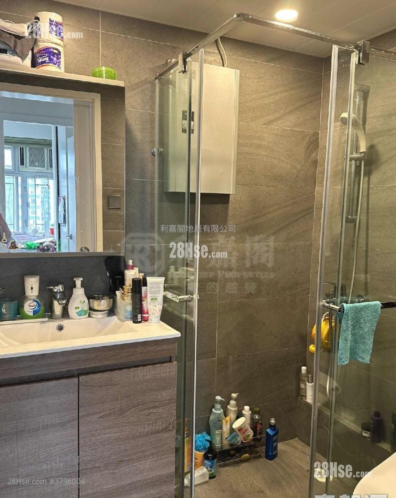 Nan Fung Sun Chuen Sell 3 Bedrooms , 2 Bathrooms 570 ft²