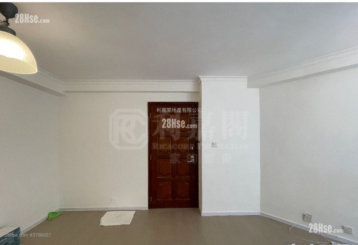 Kornhill Sell 2 Bedrooms , 1 Bathroom 522 ft²