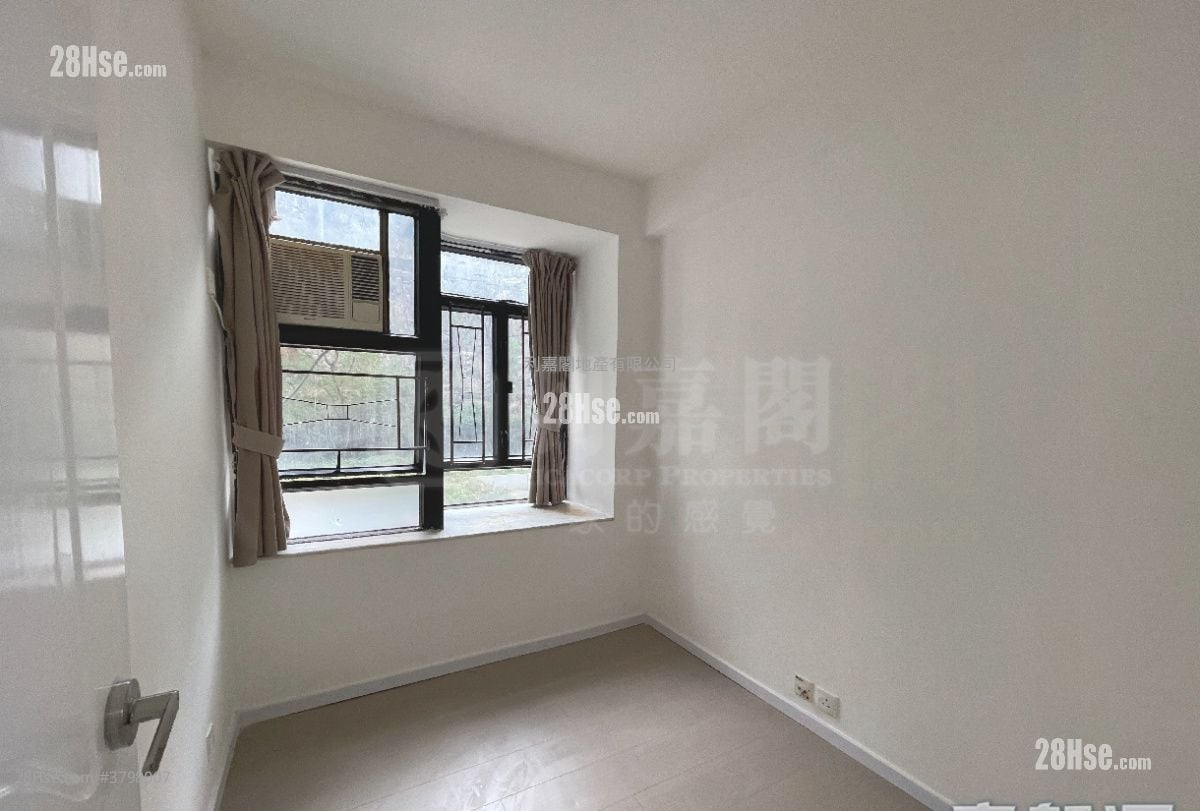 Kornhill Sell 2 Bedrooms , 1 Bathroom 522 ft²