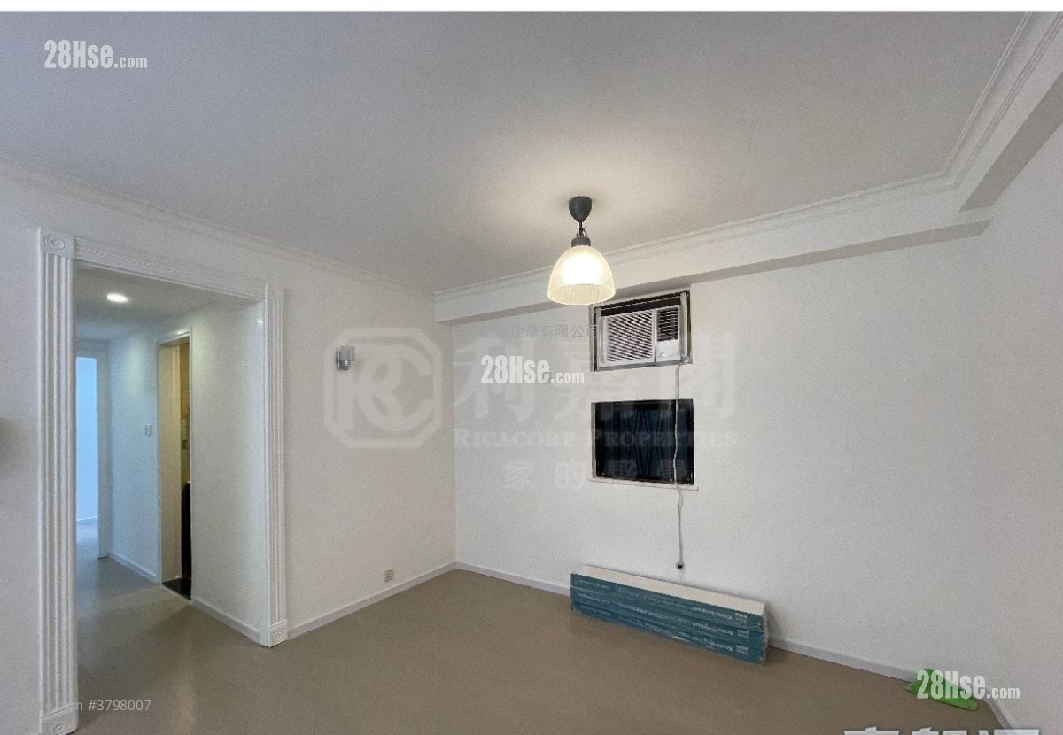 Kornhill Sell 2 Bedrooms , 1 Bathroom 522 ft²