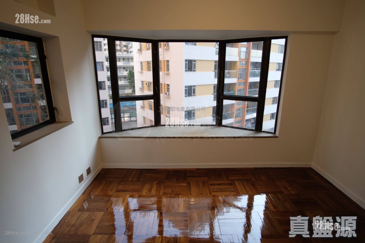 Euston Court Sell 2 Bedrooms , 1 Bathroom 587 ft²