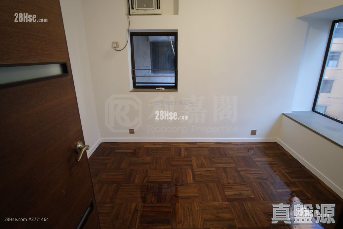 Euston Court Sell 2 Bedrooms , 1 Bathroom 587 ft²