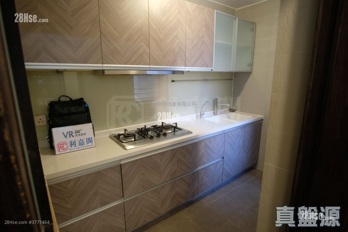 Euston Court Sell 2 Bedrooms , 1 Bathroom 587 ft²