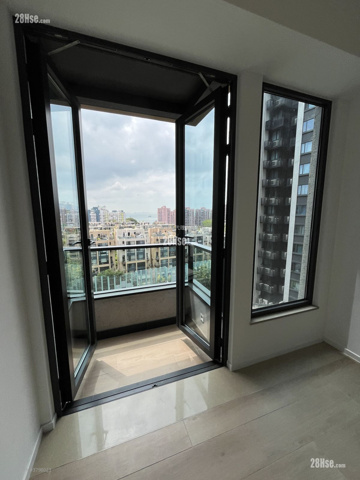 Oma By The Sea Sell 3 Bedrooms , 2 Bathrooms 619 ft²