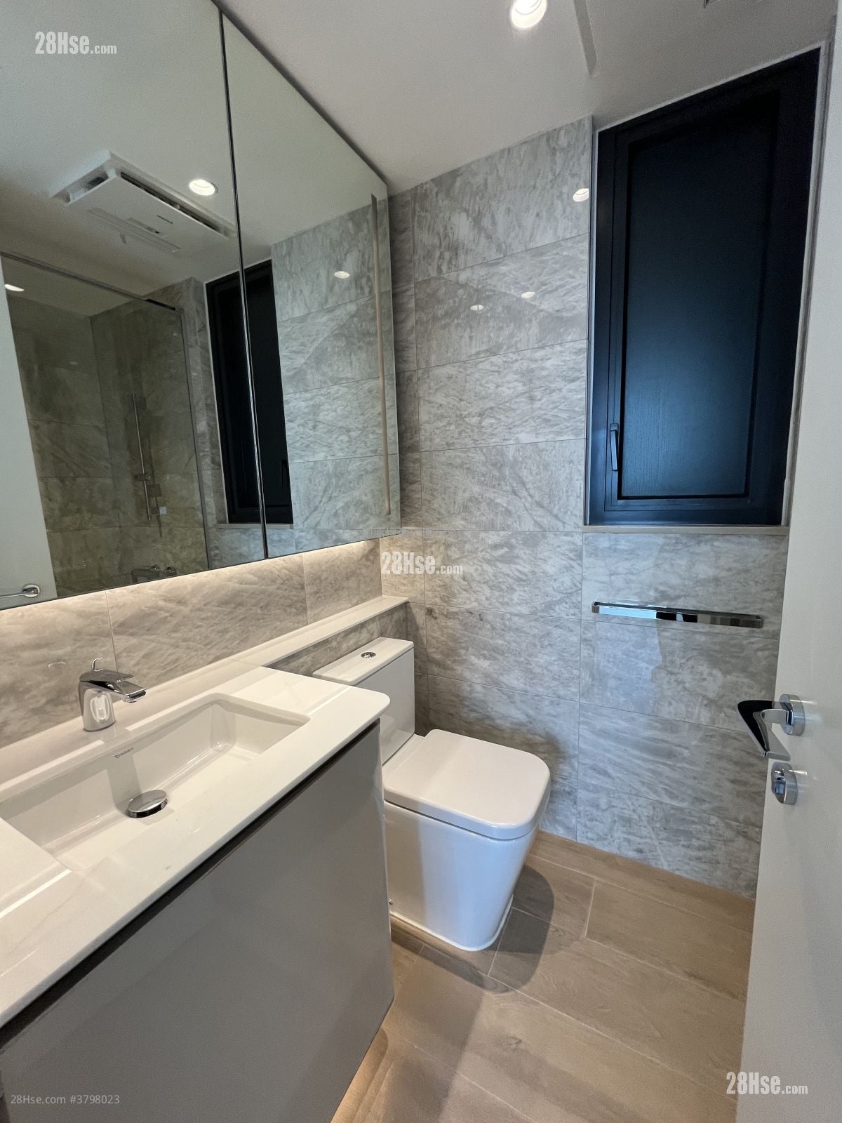 Oma By The Sea Sell 3 Bedrooms , 2 Bathrooms 619 ft²