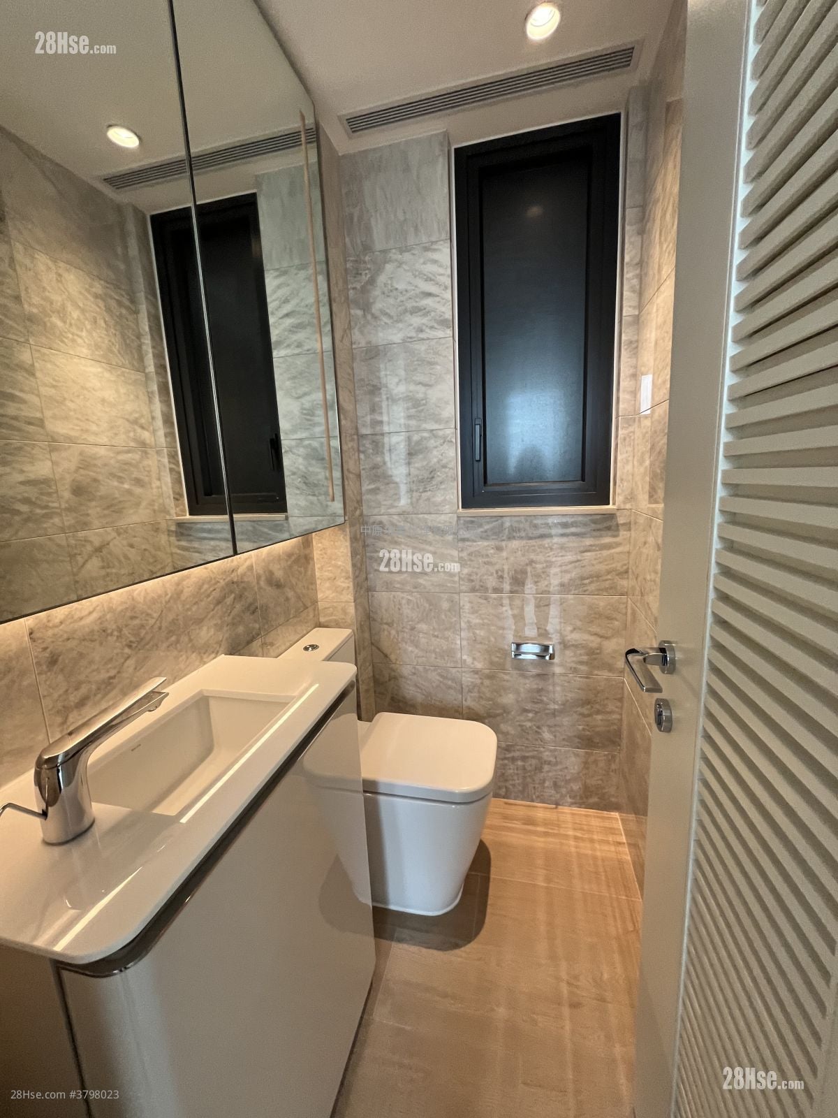 Oma By The Sea Sell 3 Bedrooms , 2 Bathrooms 619 ft²