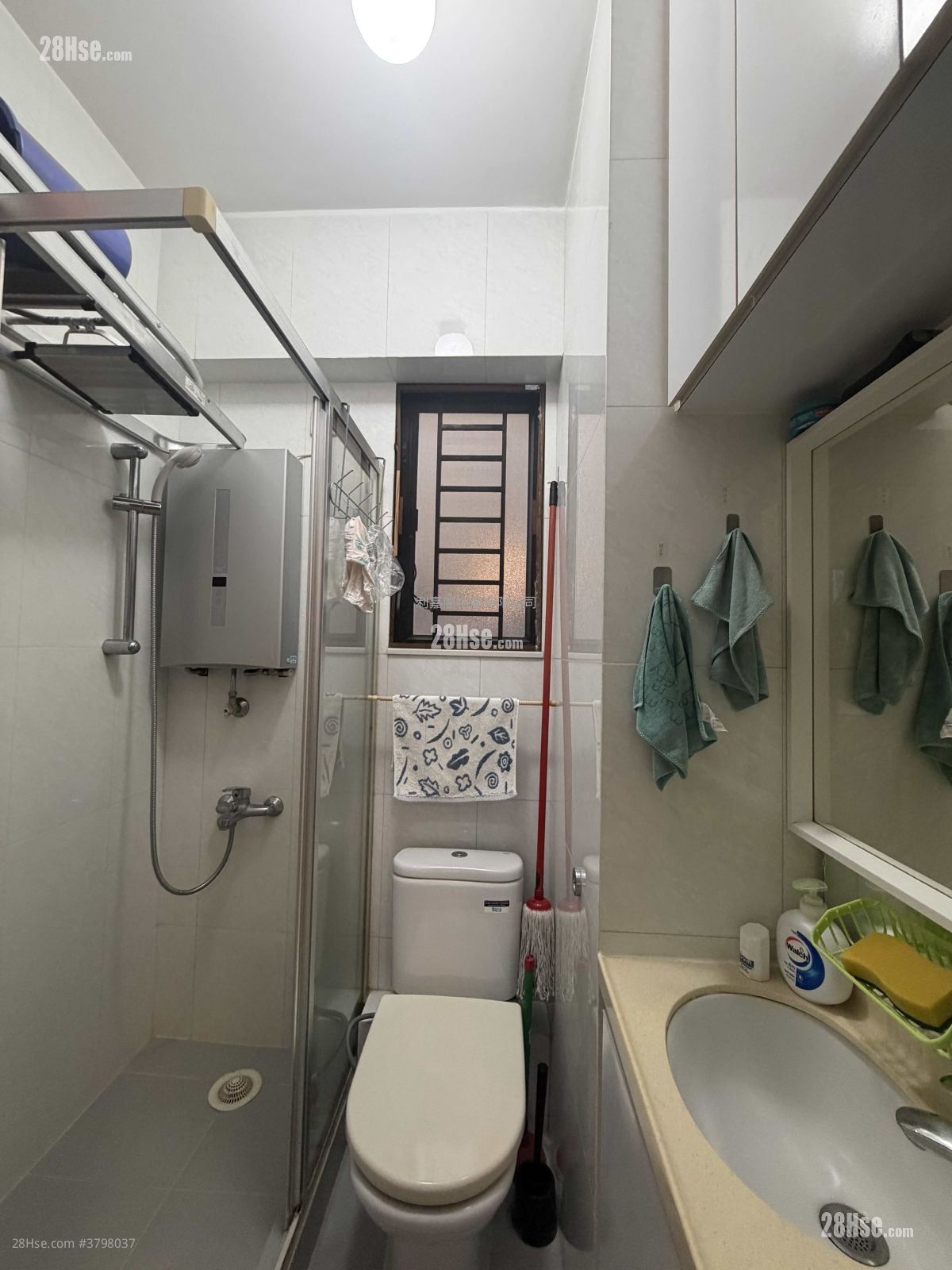 Wai Wah Centre Sell 2 Bedrooms , 1 Bathroom 308 ft²