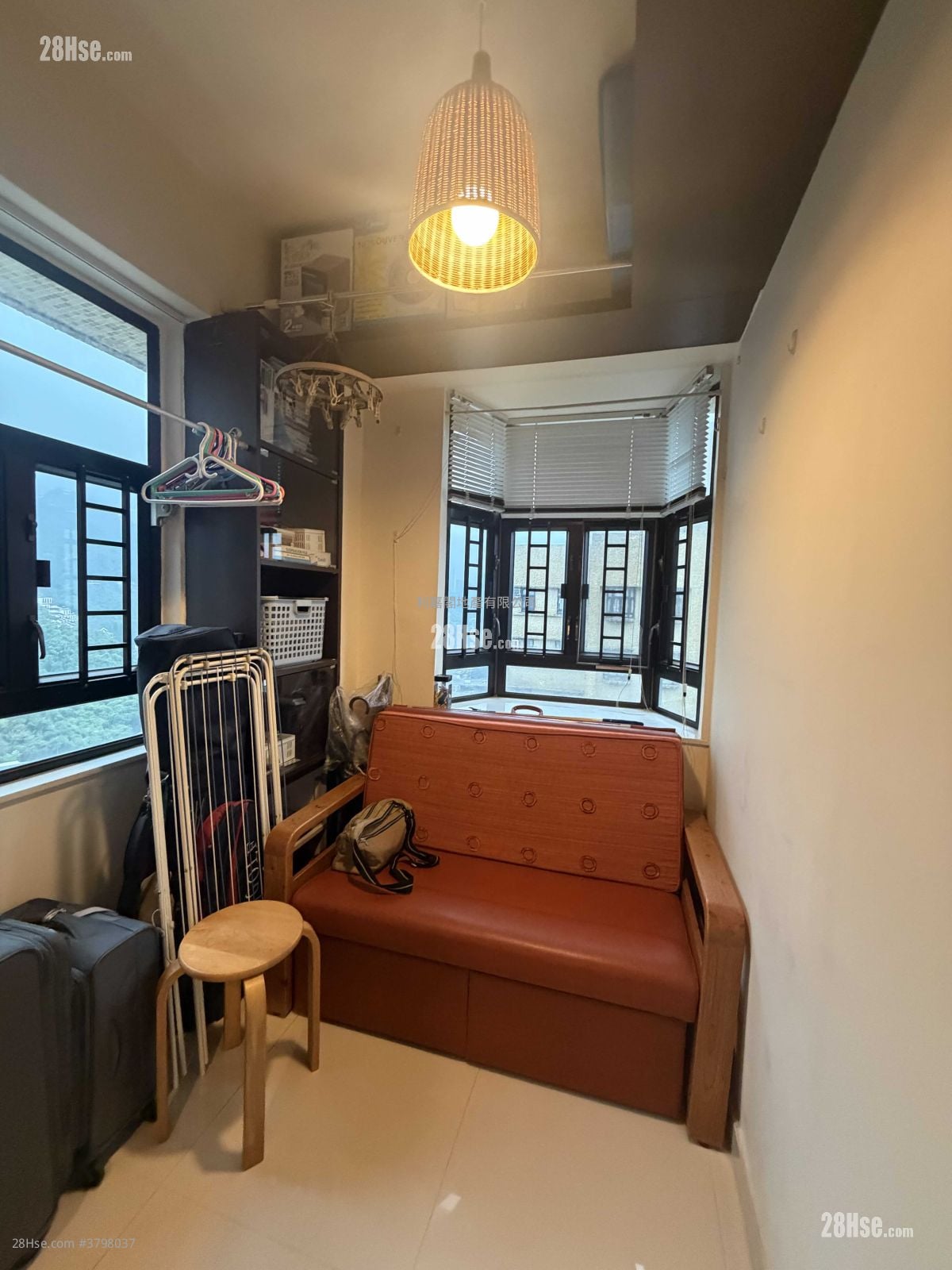Wai Wah Centre Sell 2 Bedrooms , 1 Bathroom 308 ft²