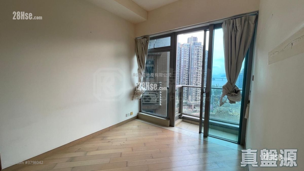 The Wings Rental 3 Bedrooms , 2 Bathrooms 712 ft²