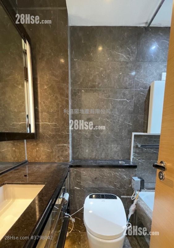 The Wings Rental 3 Bedrooms , 2 Bathrooms 712 ft²