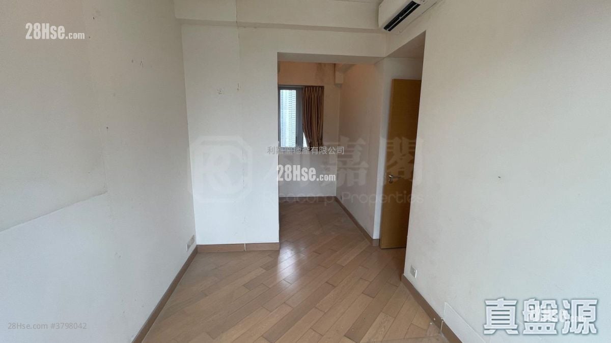 The Wings Rental 3 Bedrooms , 2 Bathrooms 712 ft²