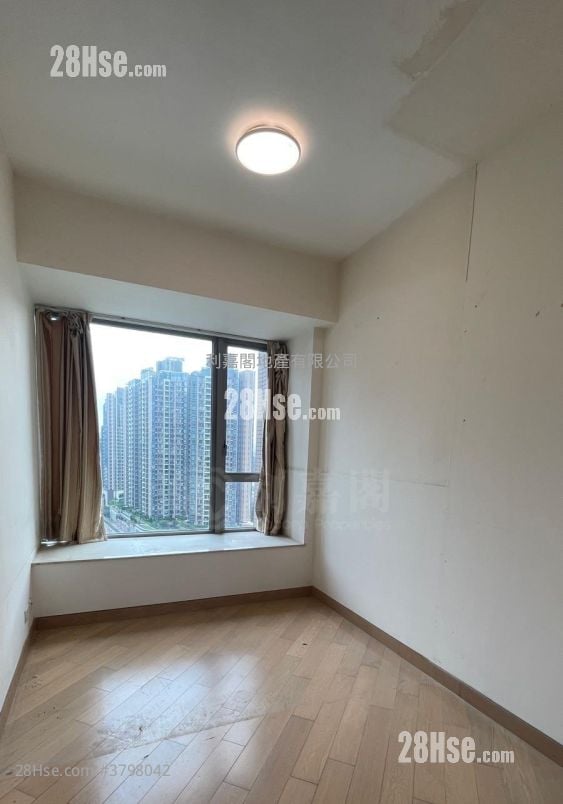 The Wings Rental 3 Bedrooms , 2 Bathrooms 712 ft²