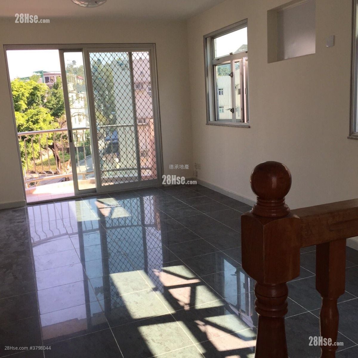 村屋 售盘 3 房 , 2 浴室