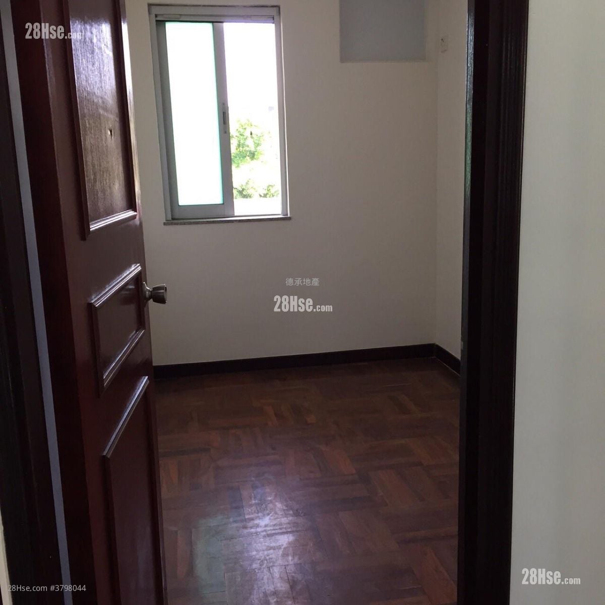 村屋 售盘 3 房 , 2 浴室