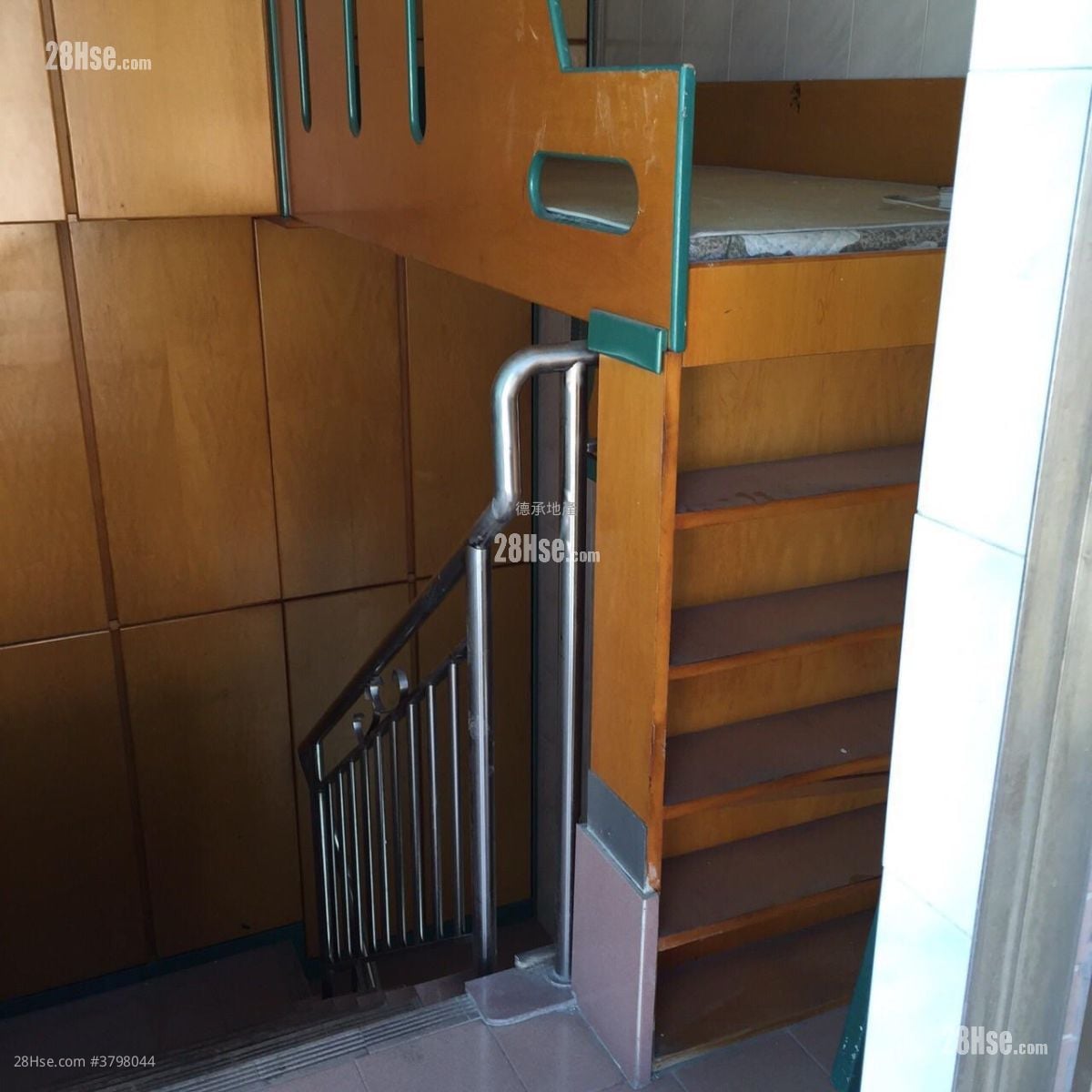 村屋 售盘 3 房 , 2 浴室