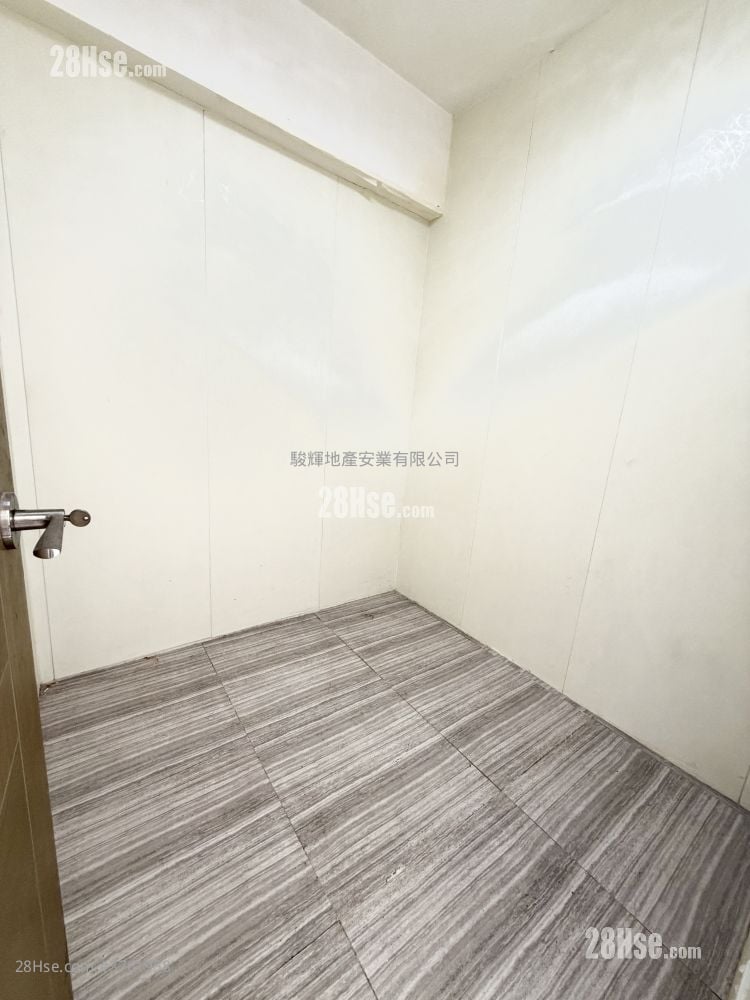 Shui Fung Building Sell 2 Bedrooms , 1 Bathroom 249 ft²