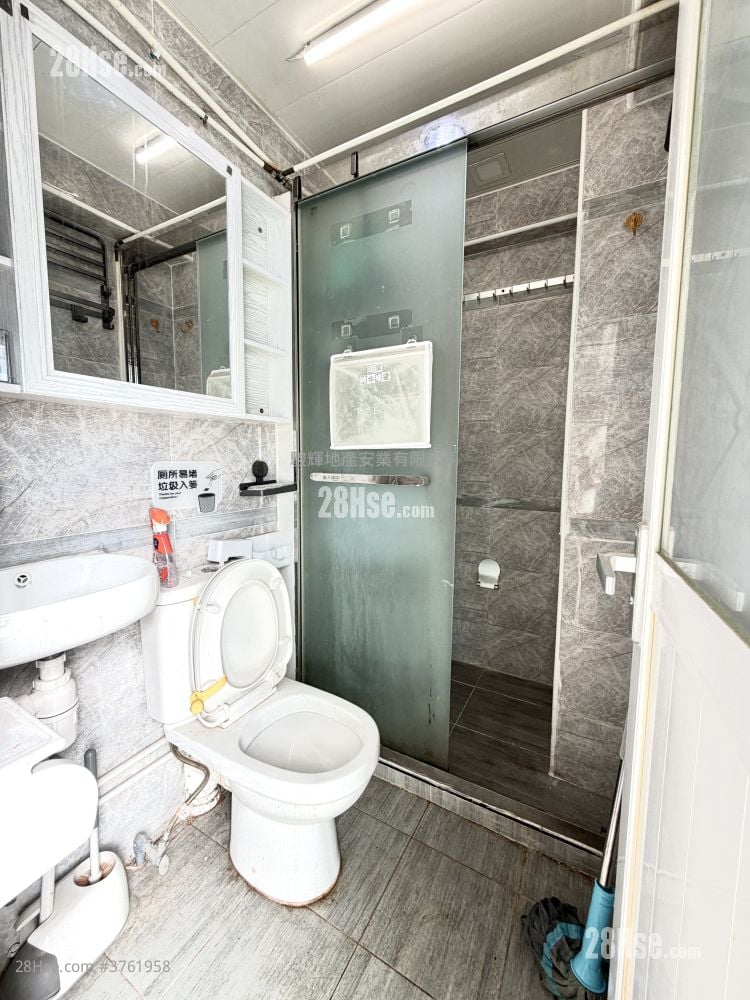 Shui Fung Building Sell 2 Bedrooms , 1 Bathroom 249 ft²