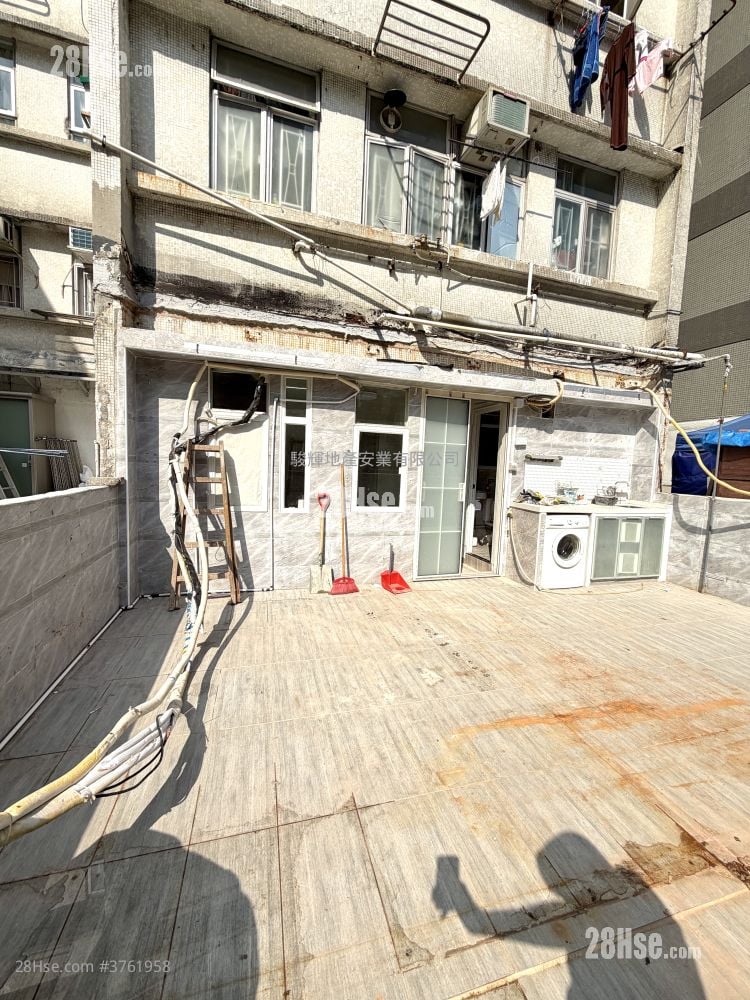 Shui Fung Building Sell 2 Bedrooms , 1 Bathroom 249 ft²