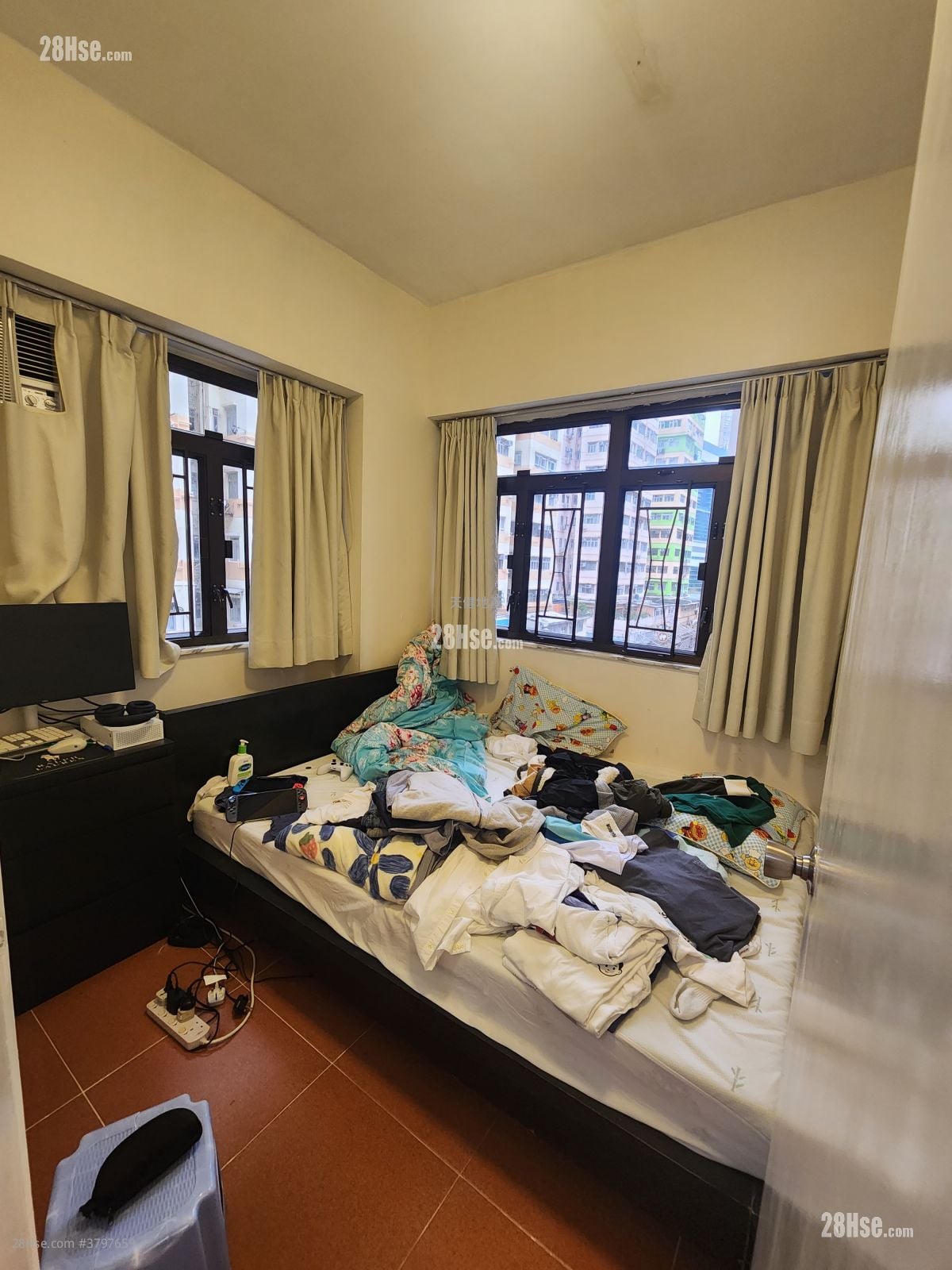 Cosmopolitan Estate Sell 3 Bedrooms , 1 Bathroom 425 ft²