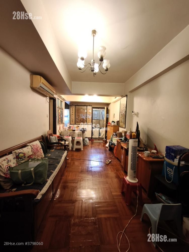 Low Flat Sell 3 Bedrooms , 1 Bathroom 629 ft²