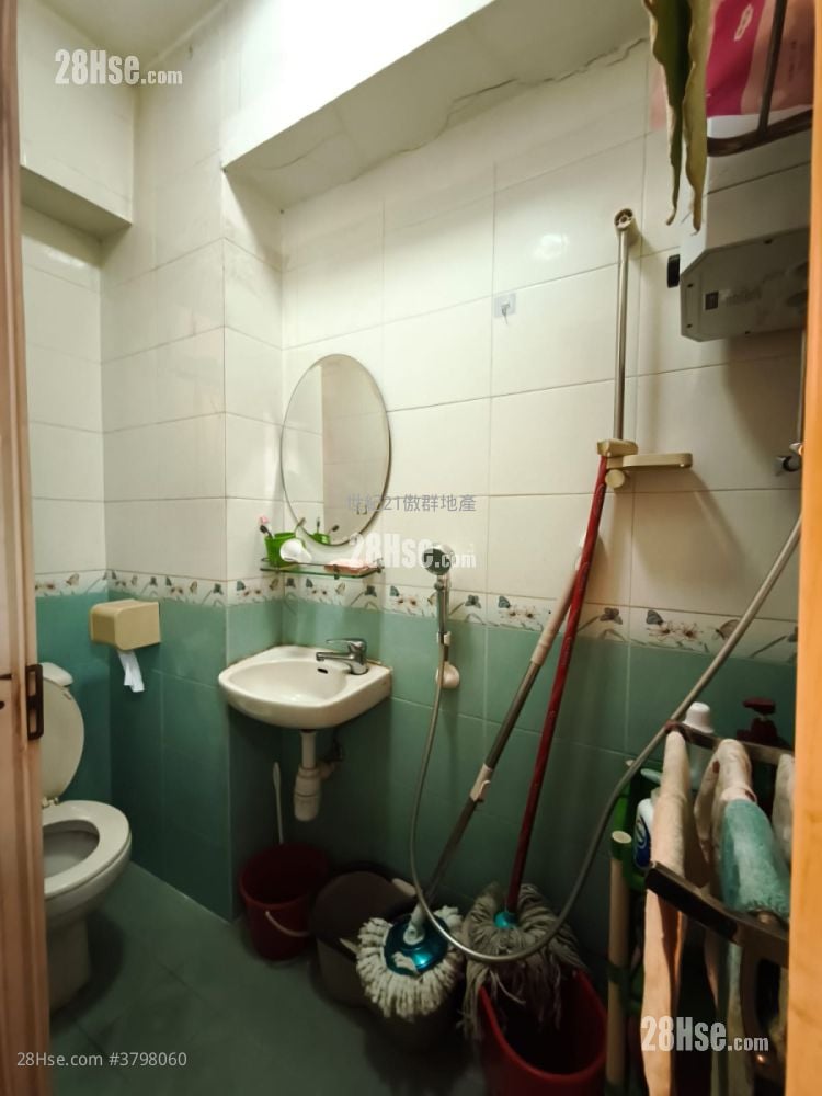 Low Flat Sell 3 Bedrooms , 1 Bathroom 629 ft²