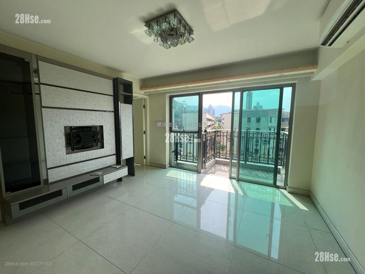 Le Chateau Sell 4 Bedrooms , 2 Bathrooms 1,330 ft²