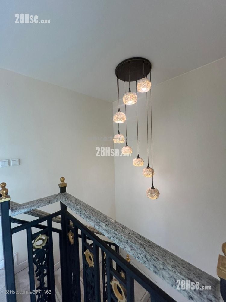 Le Chateau Sell 4 Bedrooms , 2 Bathrooms 1,330 ft²